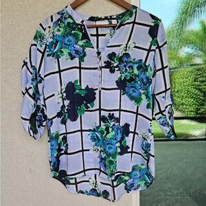 Women’s floral Vneck garden top